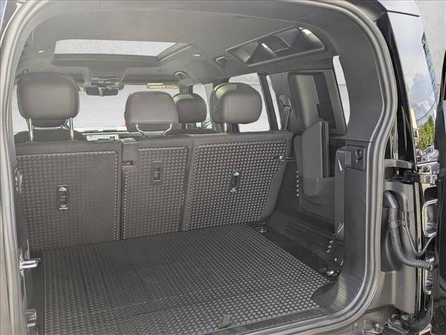 Certified 2025 Land Rover Defender 110 V8 AWD/4WD image 6