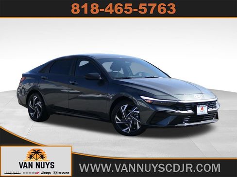 Used 2025 Hyundai Elantra Sport FWD image 1
