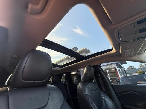 Used 2016 Jeep Cherokee Limited AWD/4WD image 36