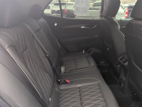 Used 2022 Buick Envision Avenir w/ Safety Package image 24