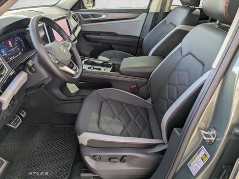 Used 2024 Volkswagen Atlas Peak Edition SE AWD/4WD image 16