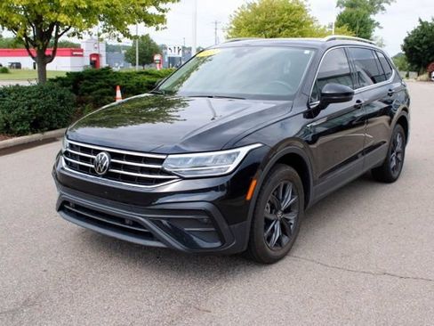 Used 2023 Volkswagen Tiguan SE w/ Panoramic Sunroof Package AWD/4WD image 10