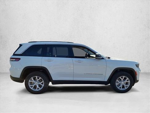 Used 2022 Jeep Grand Cherokee Limited AWD/4WD image 4