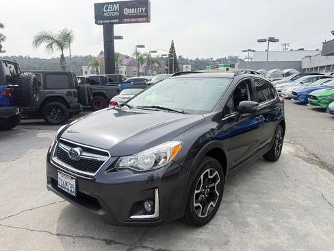 Used 2017 Subaru Crosstrek 2.0i Limited image 3