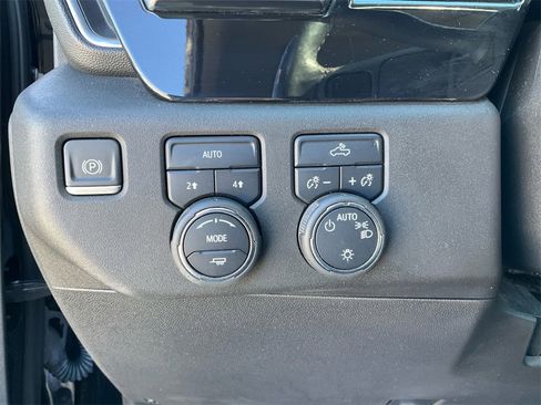 Used 2022 Chevrolet Silverado 1500 LT image 11