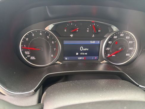 Used 2025 Chevrolet Blazer LT FWD image 2