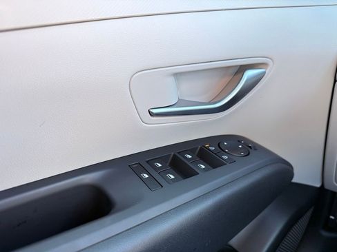 New 2026 Hyundai Tucson SE image 12