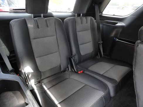 Used 2018 Ford Explorer XLT image 9