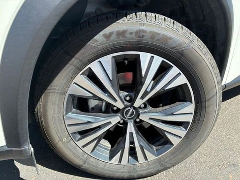 Certified 2023 Nissan Rogue SV FWD image 10