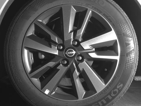 Used 2025 Nissan Versa SV image 12