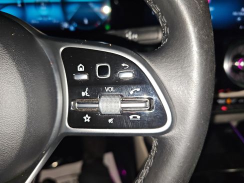 Used 2021 Mercedes-Benz GLB 250 4MATIC image 19