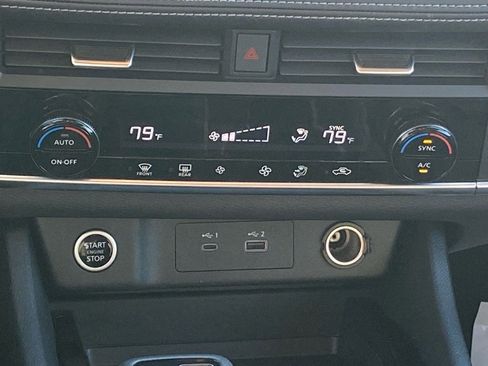 Used 2023 Nissan Rogue SV image 11