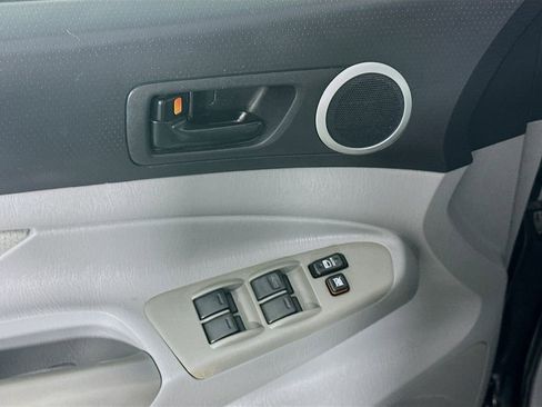 Used 2011 Toyota Tacoma 4x4 Double Cab w/ SR5 Pkg #2 image 24