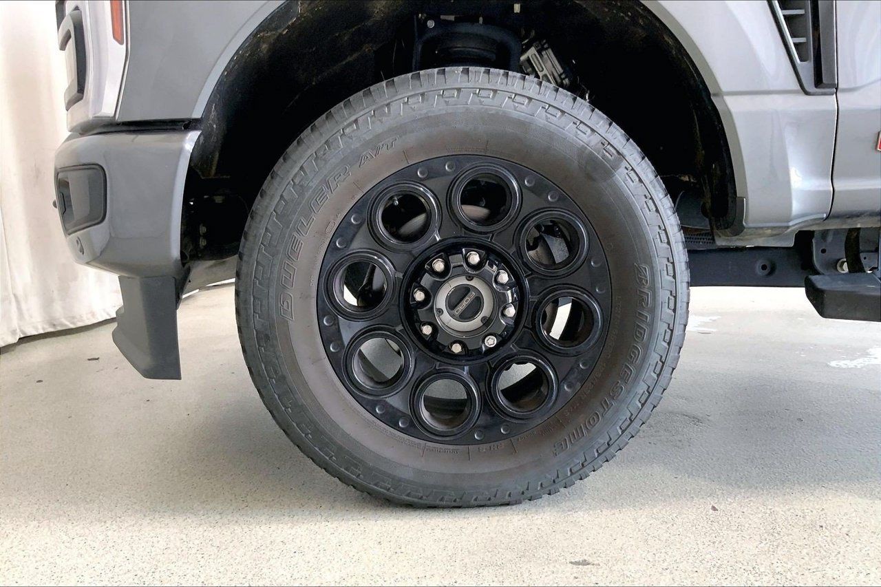 Used 2025 Ford F350 Lariat w/ Lariat Ultimate Package AWD/4WD image 6