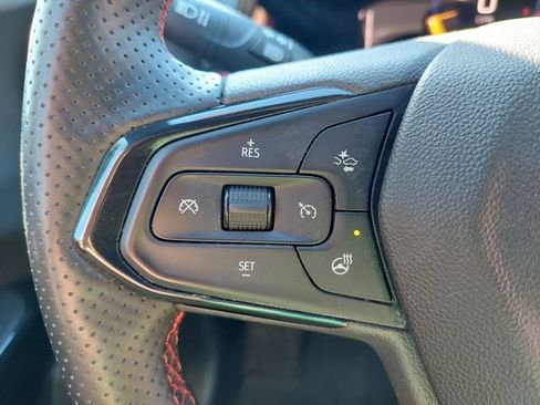 Used 2025 Chevrolet Trax RS FWD image 30