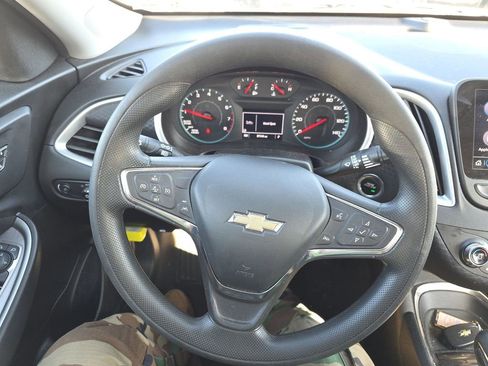Used 2024 Chevrolet Malibu LT image 3