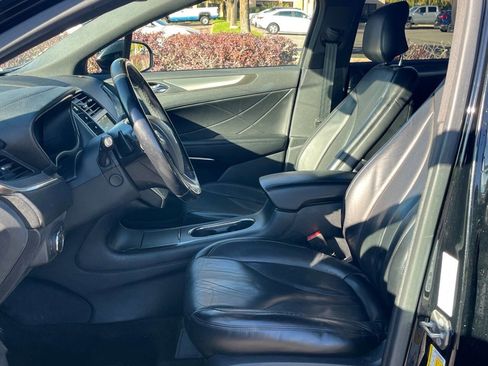 Used 2018 Lincoln MKC Select w/ Select Plus Package image 8