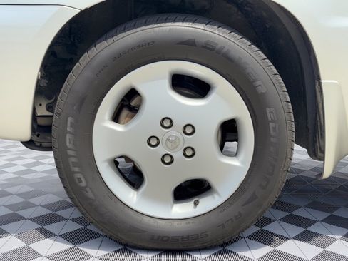 Used 2004 Toyota Highlander Limited w/ Towing Prep Pkg FWD image 13