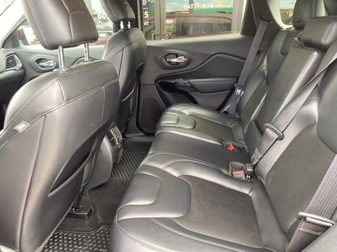 Used 2020 Jeep Cherokee Latitude Plus AWD/4WD image 14