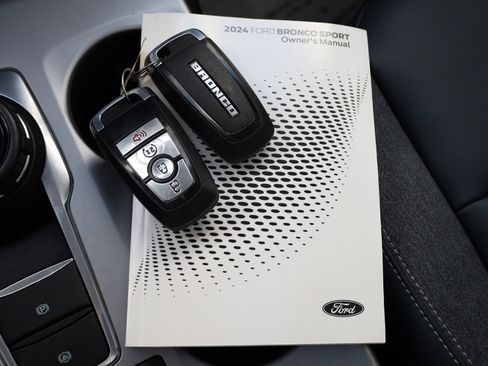 Used 2024 Ford Bronco Sport Outer Banks w/ Tech Package image 12