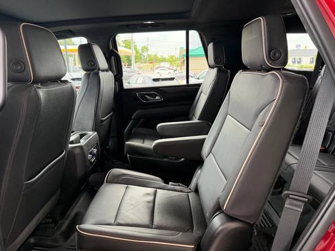 Used 2022 GMC Yukon SLT w/ SLT Premium Package AWD/4WD image 12