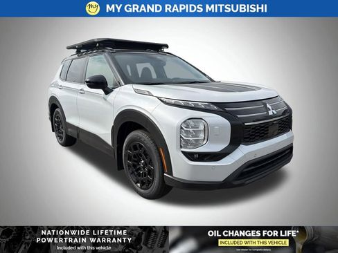 New 2026 Mitsubishi Outlander Trail Edition image 3