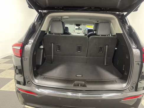 Used 2020 Buick Enclave Essence image 18