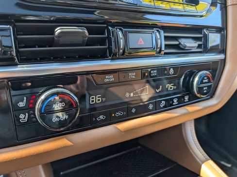 Used 2023 Nissan Pathfinder Platinum image 29