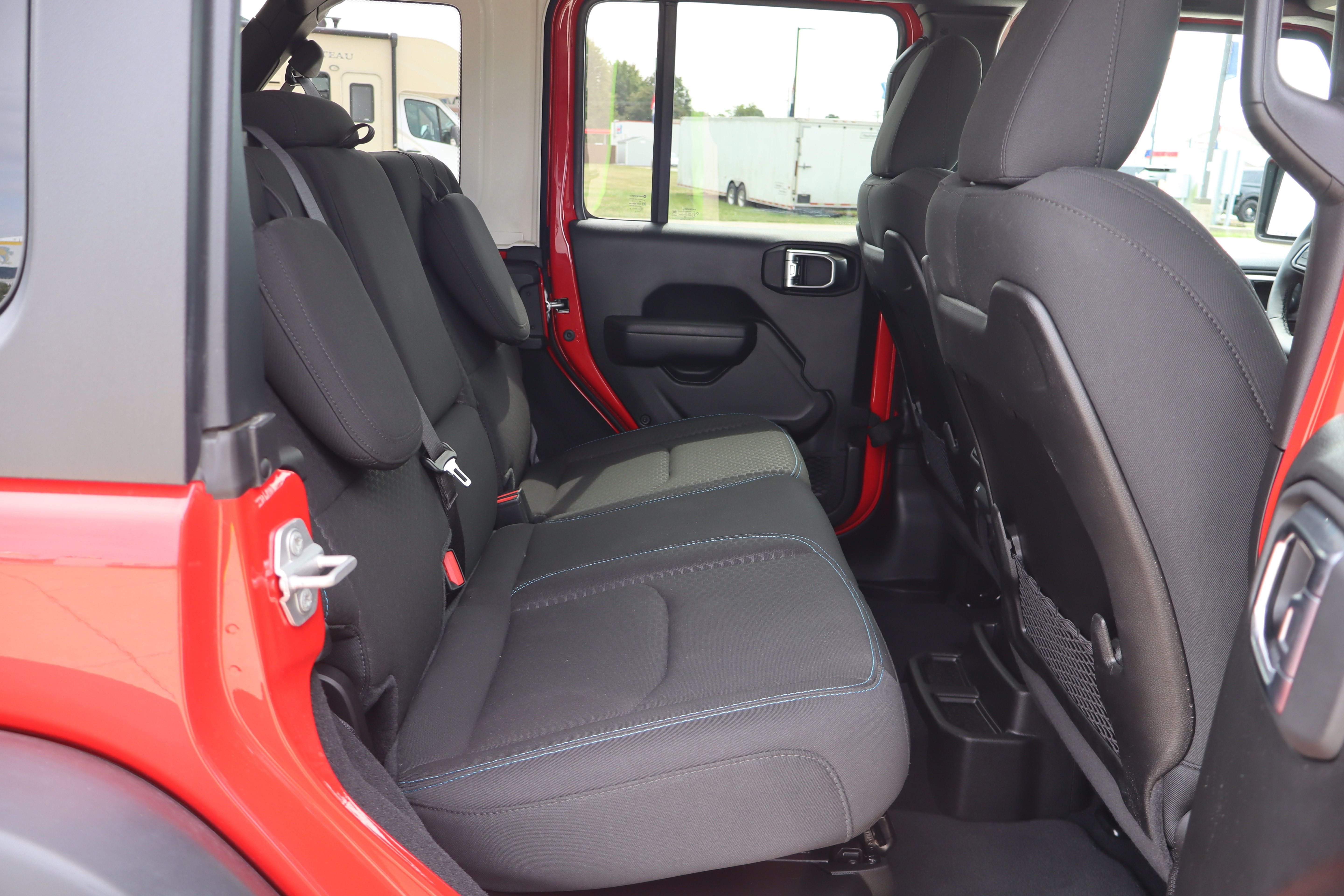 Used 2025 Jeep Wrangler Unlimited Rubicon 4xe w/ Convenience Group AWD/4WD image 11