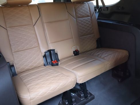 Used 2024 Cadillac Escalade ESV Sport AWD/4WD image 20