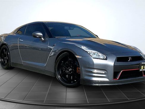 Used 2015 Nissan GT-R Premium AWD/4WD image 3