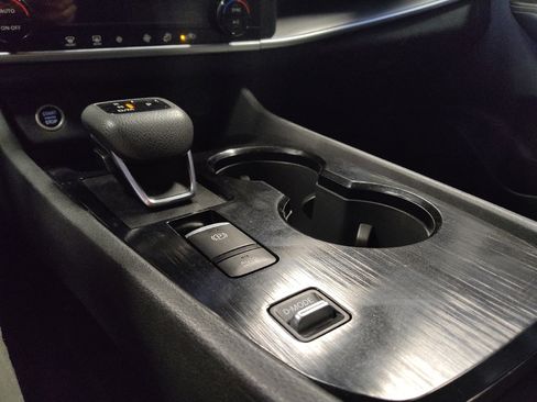 Used 2023 Nissan Rogue SV image 26