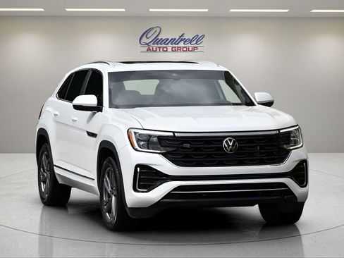 Used 2024 Volkswagen Atlas Cross Sport SEL R-Line AWD/4WD image 2