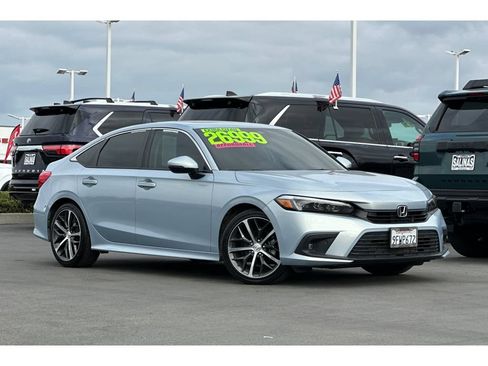 Used 2023 Honda Civic Touring image 2