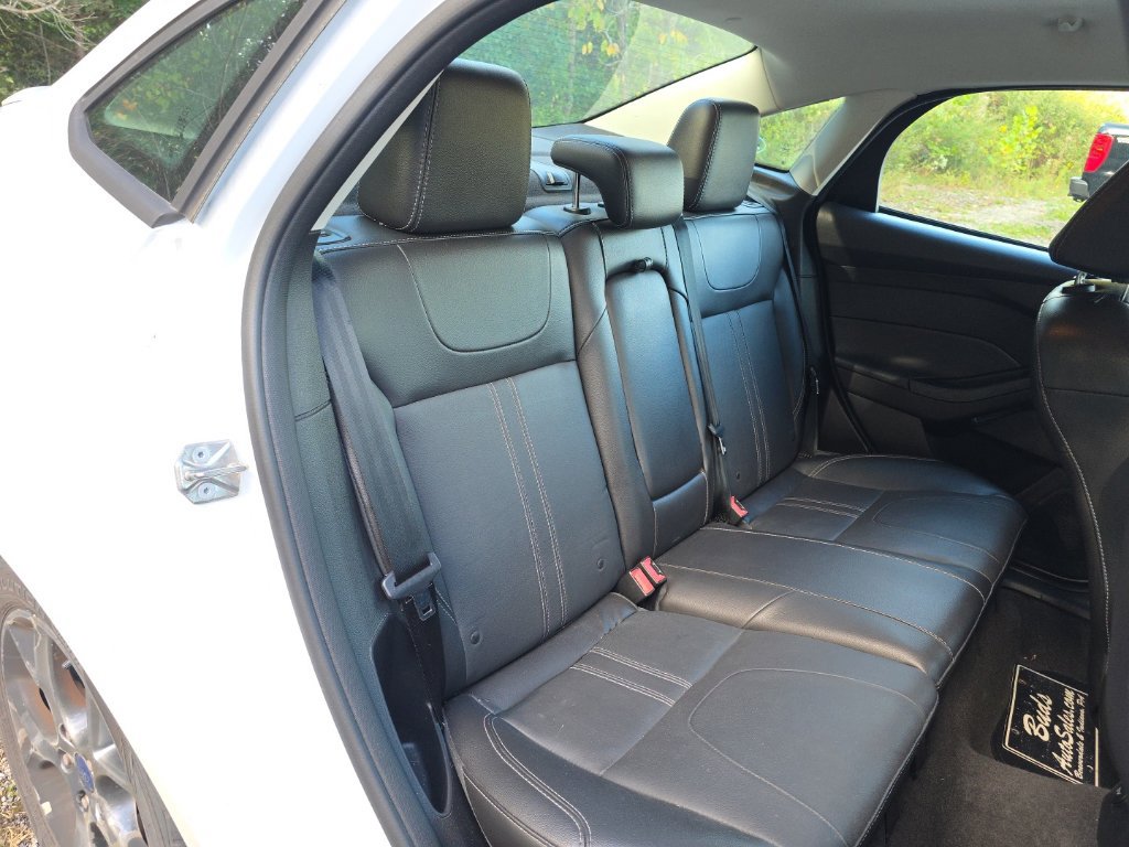 Used 2014 Ford Focus SE w/ Equipment Group 201A FWD image 16