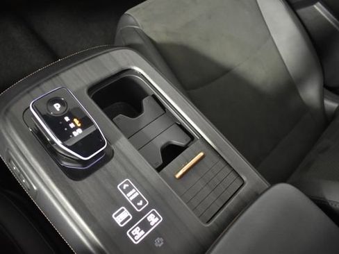 Used 2024 Nissan Ariya AWD image 28