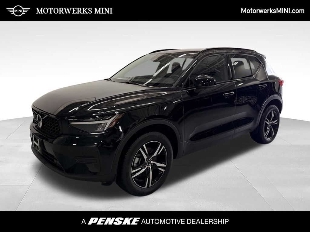 Used 2026 Volvo XC40 B5 Core AWD/4WD image 1
