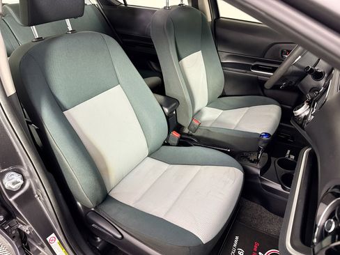 Used 2016 Toyota Prius C Two image 29