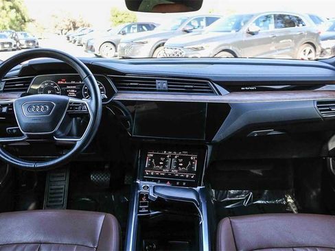 Used 2022 Audi e-tron Premium Plus w/ Premium Plus Package image 13
