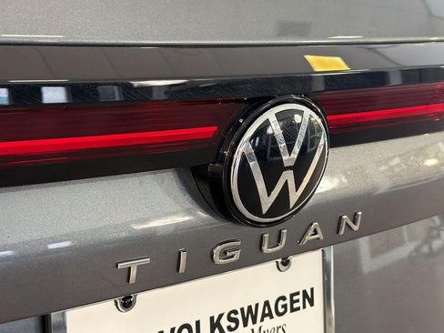 New 2026 Volkswagen Tiguan SE FWD image 33