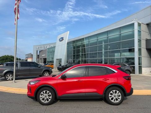Used 2024 Ford Escape Active w/ Tech Pack #1 FWD image 2