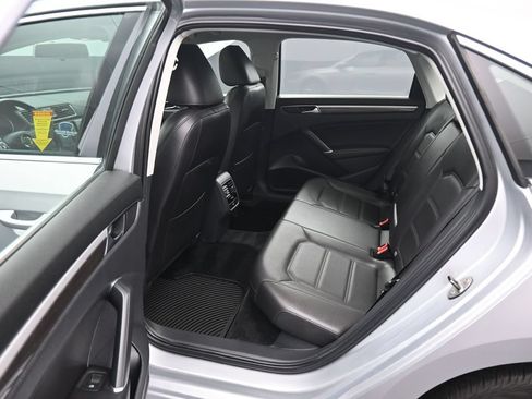 Used 2018 Volkswagen Passat 2.0T SE FWD image 31