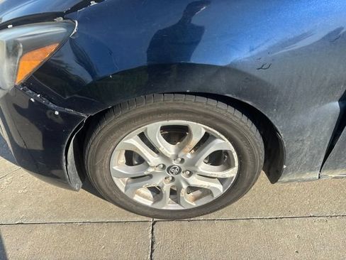 Used 2017 Toyota Yaris iA FWD image 11