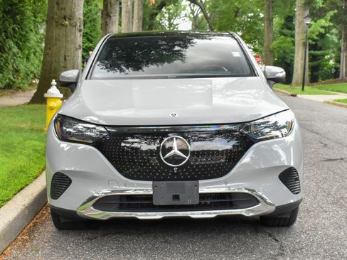 Used 2023 Mercedes-Benz EQE 350+ 4MATIC SUV w/ Exclusive Trim Package image 11