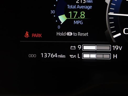 Used 2025 Toyota Tundra Limited AWD/4WD image 36