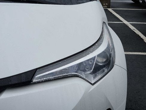 Used 2019 Toyota C-HR Limited FWD image 9