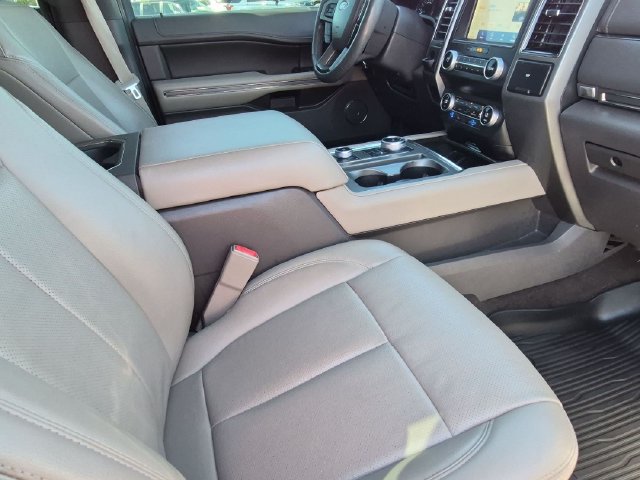Used 2020 Ford Expedition XLT w/ Equipment Group 202A AWD/4WD image 20