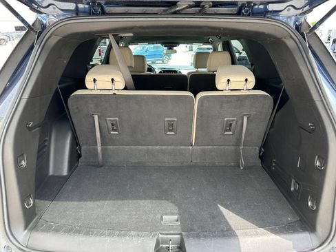 Used 2022 Chevrolet Traverse LS FWD image 17