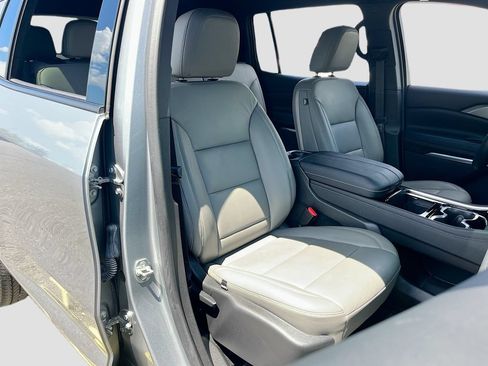 Used 2024 Chevrolet Traverse LT FWD image 29