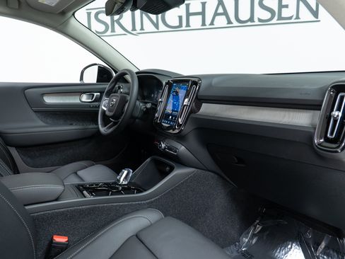 New 2026 Volvo XC40 B5 Plus w/ Protection Package Premier AWD/4WD image 21